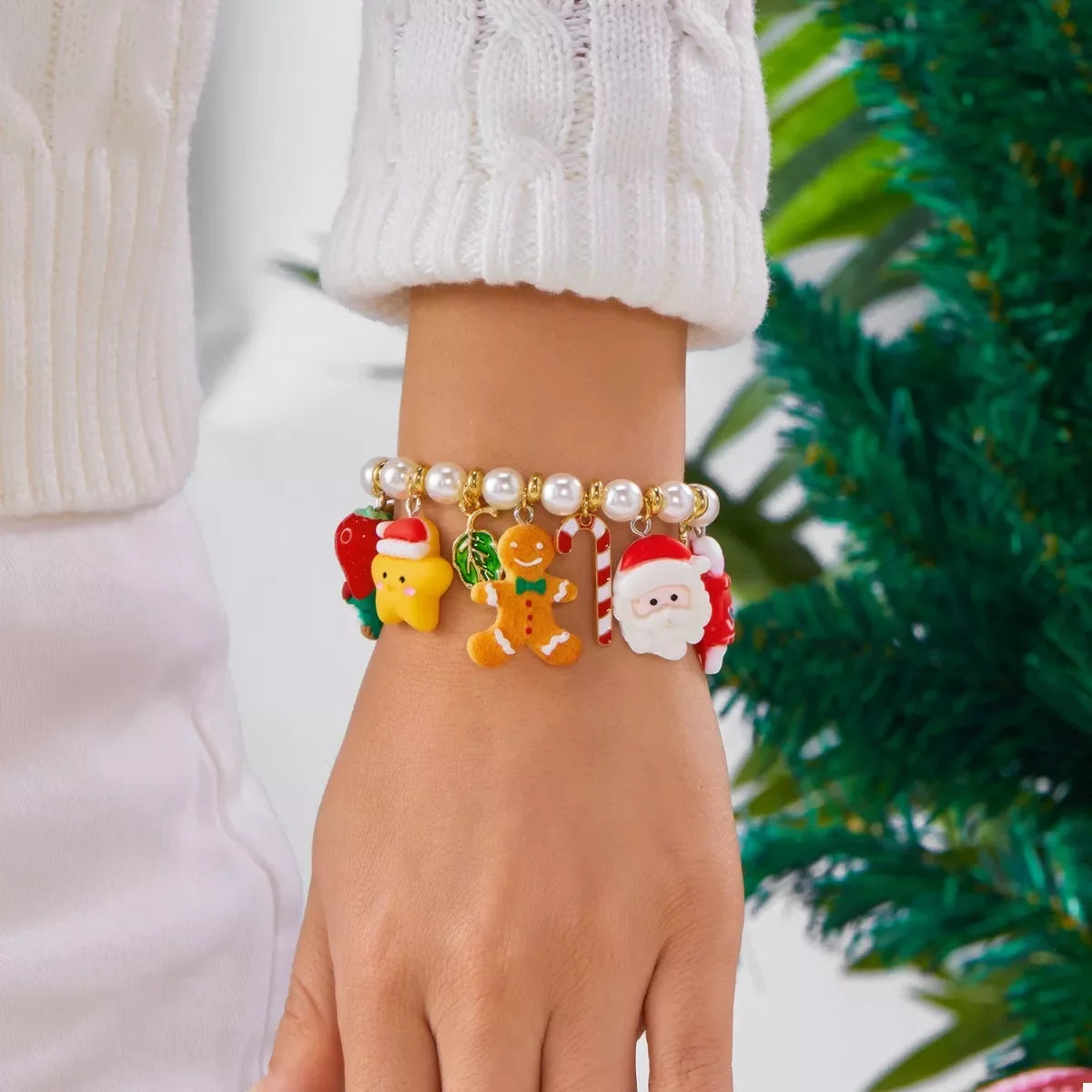 Christmas Charm Pearl Bracelet - n/a at Dealshubindia
