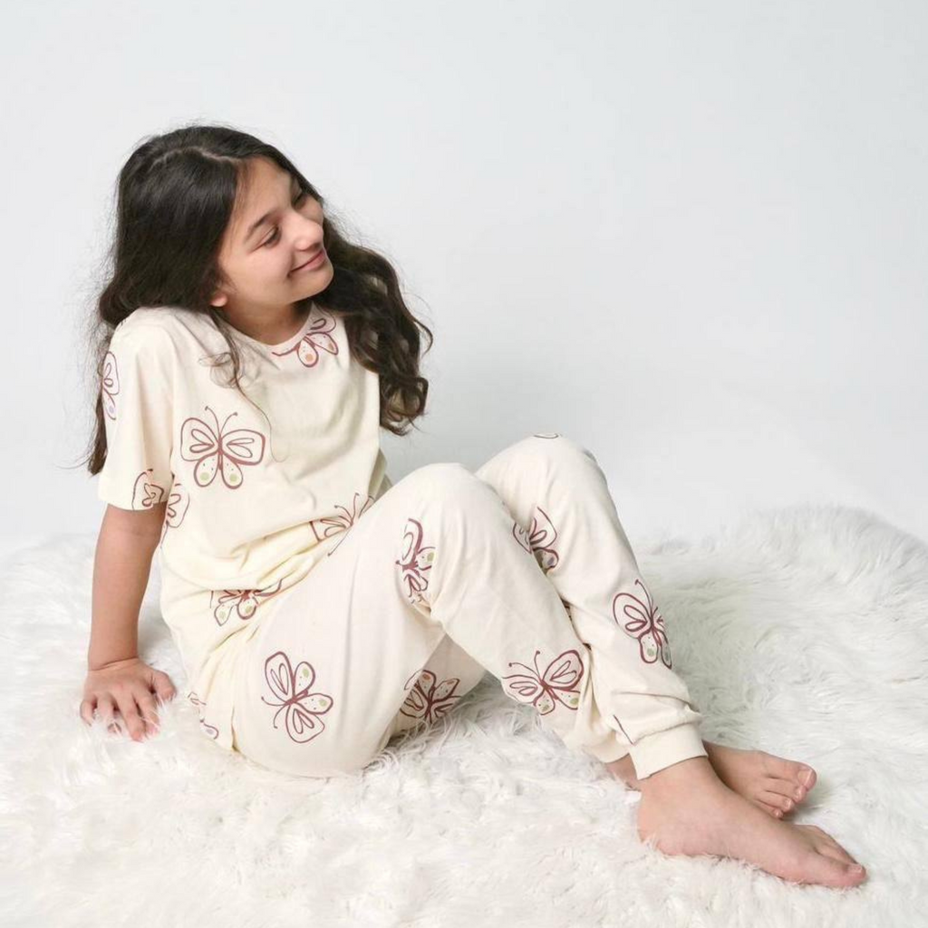Girls' beige butterfly-print pajama set, long-sleeve top and jogger pants