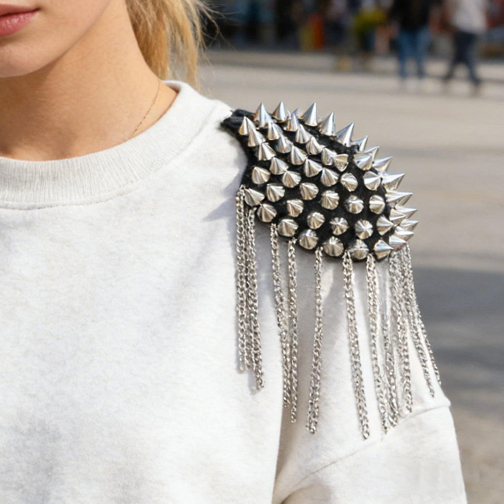 2pcs Fashionable Rivet Fringe Shoulder Epaulet Brooch Edgy Accessories