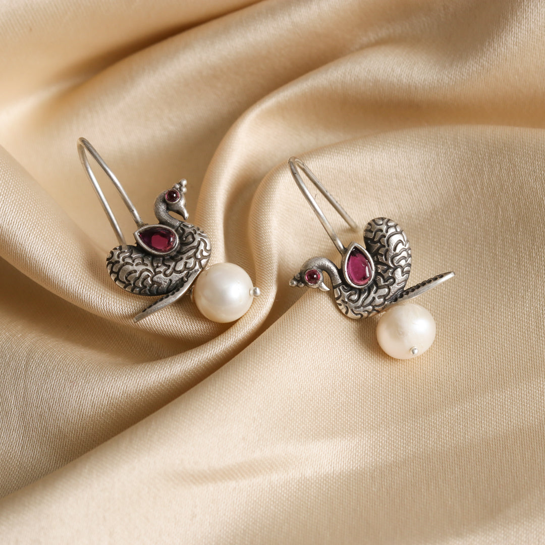 Peacock Pearl Red Hooks