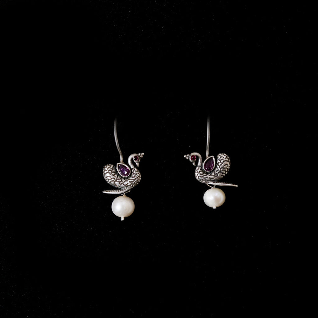 Peacock Pearl Red Hooks