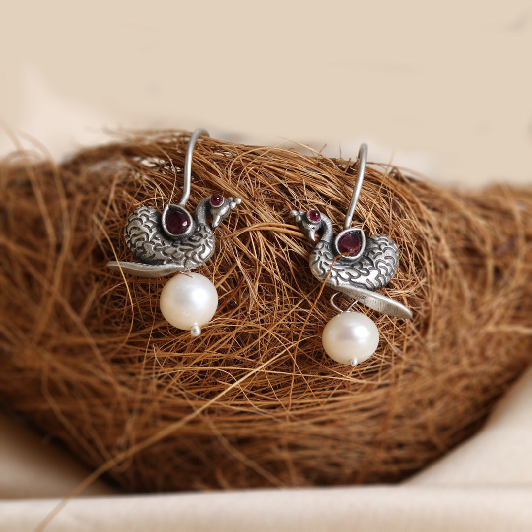 Peacock Pearl Red Hooks