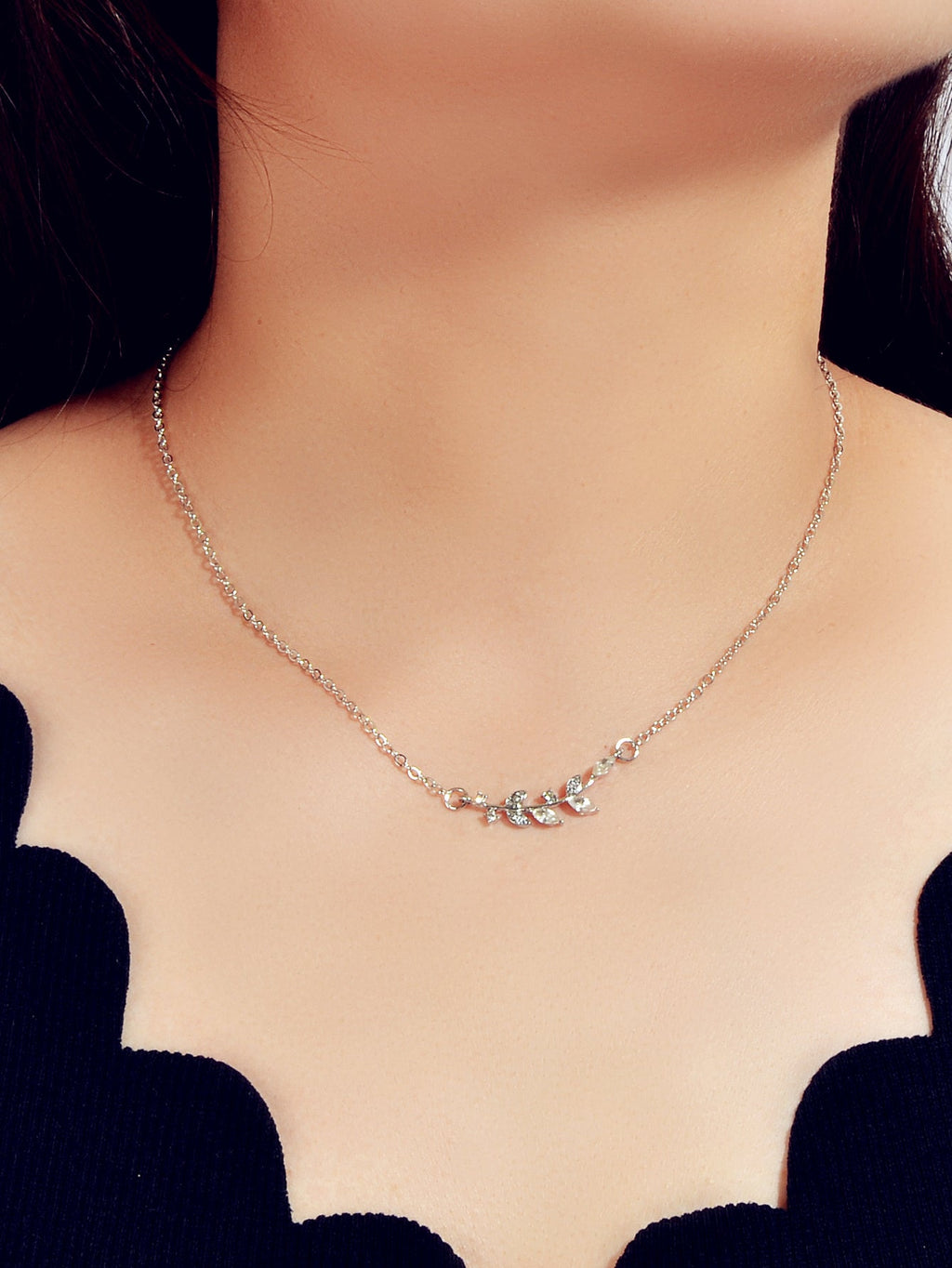Shining Jewellery Rhinestone Decor Gold Silver Chain Leaf Charm Pendant Necklace