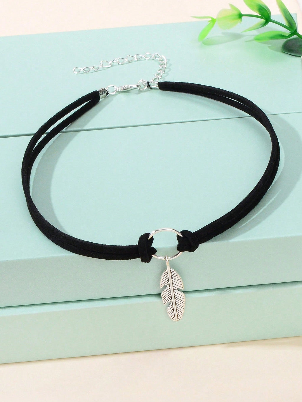 Vintage Feather Pendant Double Layer Leather Necklace - Boho Chic Accessory