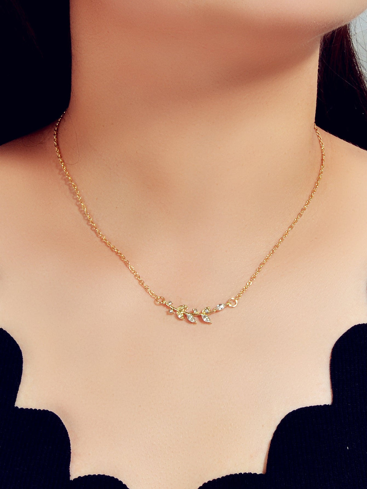 Shining Jewellery Rhinestone Decor Gold Silver Chain Leaf Charm Pendant Necklace