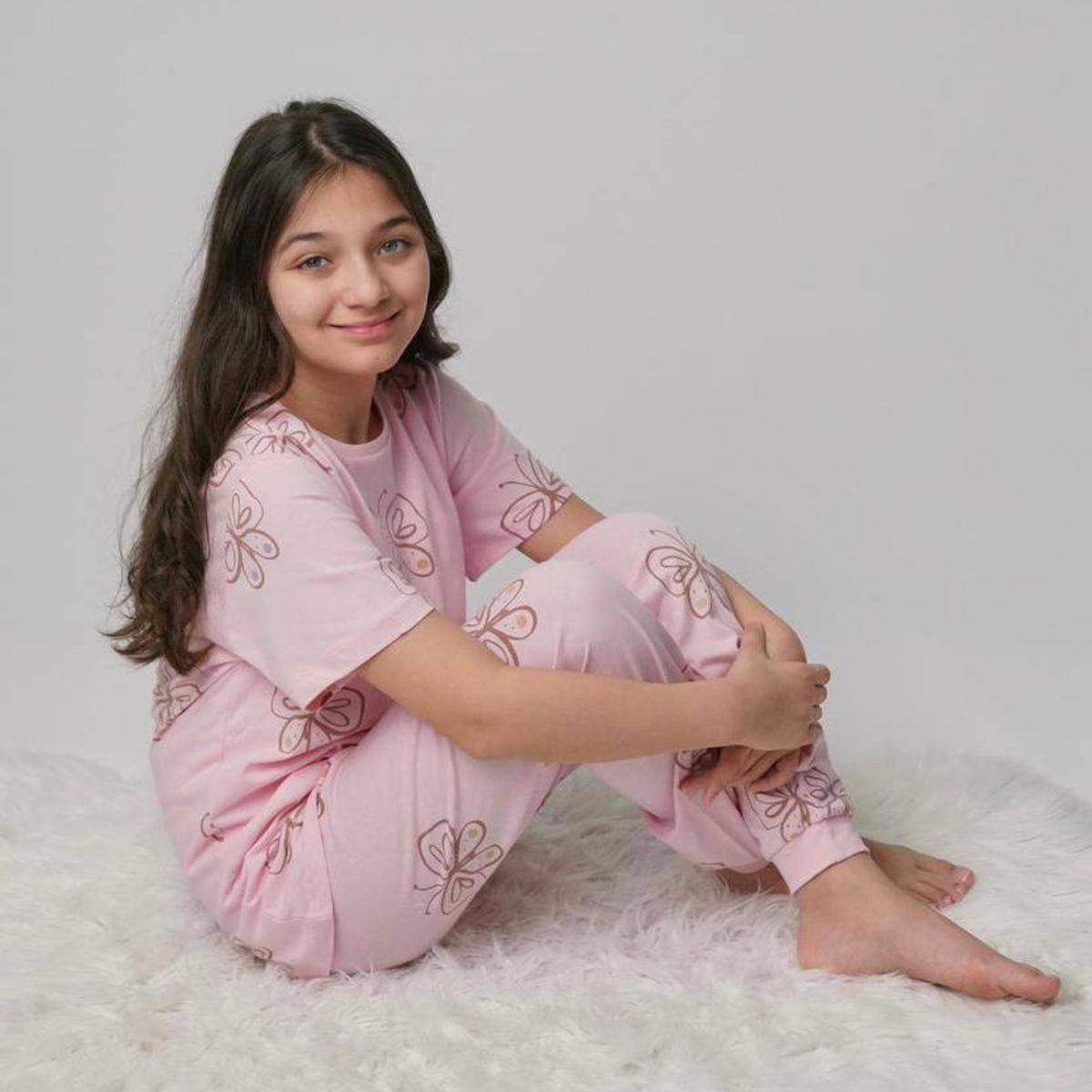 Girls' pink butterfly-print pajama set, short-sleeve top and relaxed pants