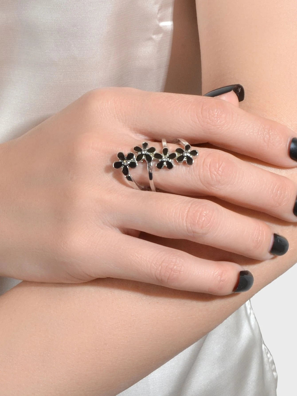 Elegant Jewelry Green Black Enamel Flower Finger Ring Wedding Band Comfort Ring