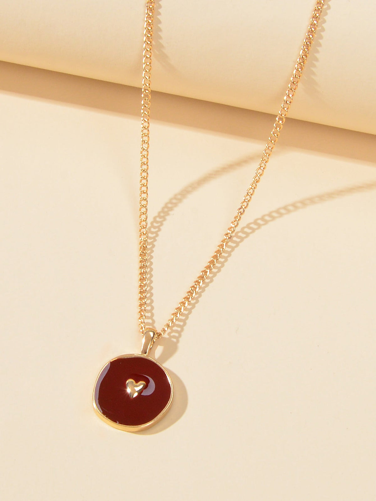 Fashion Accessories Gold Chain Heart Windred Enamel Round Charm Ladies Necklace