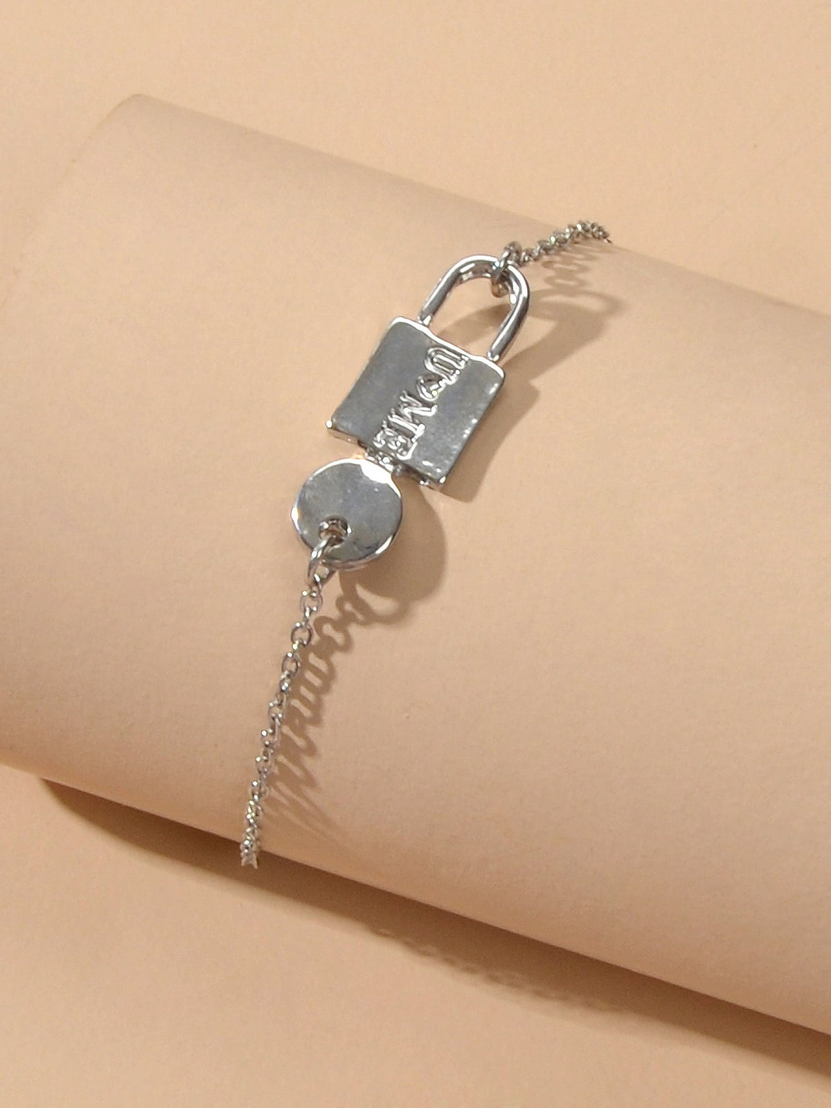 Elegant Women Accessories Minimalist Silver Chain Key Lock Charm Women Bracelet
