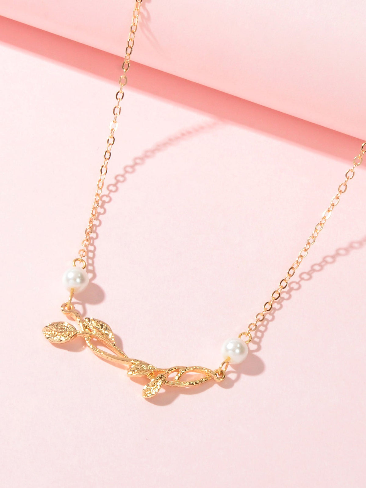 Designer Stylish Jewellery Gold Chain Pearl Decoration Gold Leaf Charm Necklace