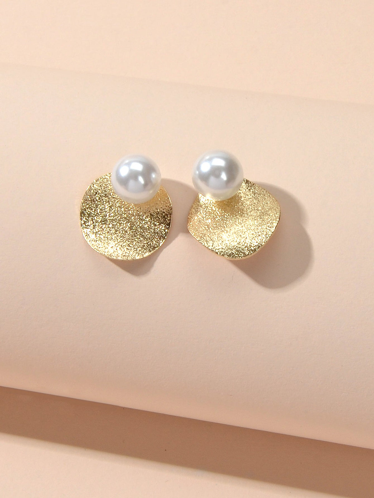 Gold Plated Retro Designer Jewellery Pearl Decoration Disc Stud Pierced Earrings