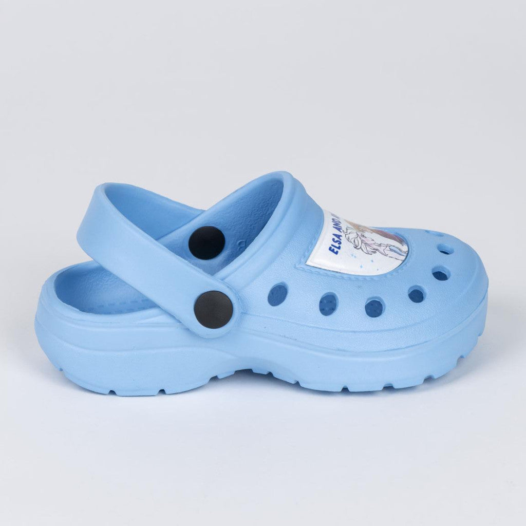 Light blue kids' clog slippers with two-tone strap and character patch