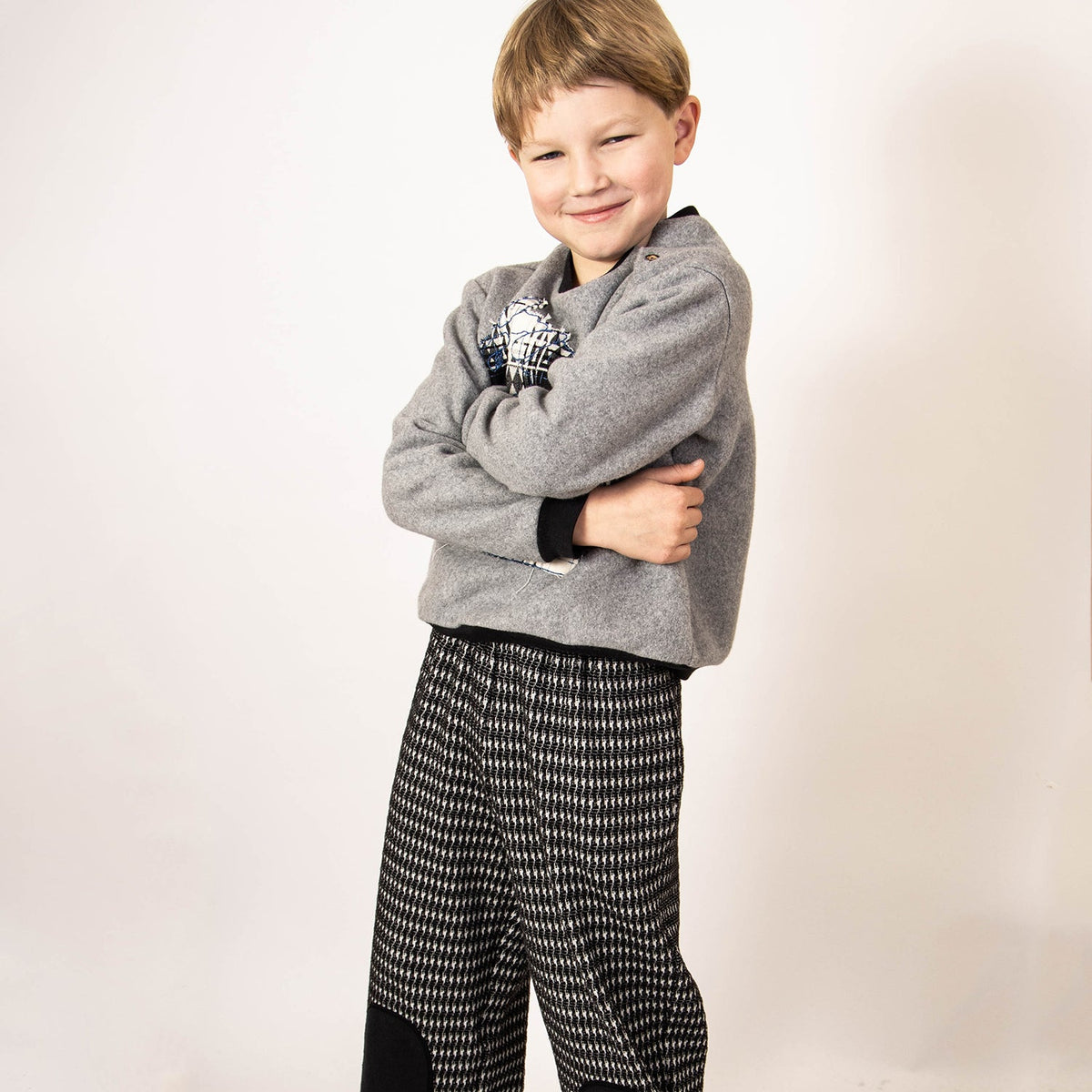 Kids pied de poule pants with black knee patches, relaxed fit legs