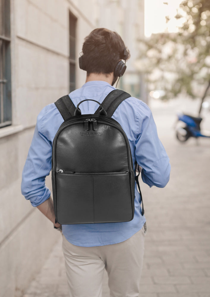 RB2001A | Netbook/Tablet Carrier Backpack in Nylon/Vera Leather, with light grain. Zipper closure and adjustable shoulder straps - Black color - Dimensions: 27 x 38 x 14 cm. Packaging: Non-Woven Fabric Bag - Bag at Dealshubindia