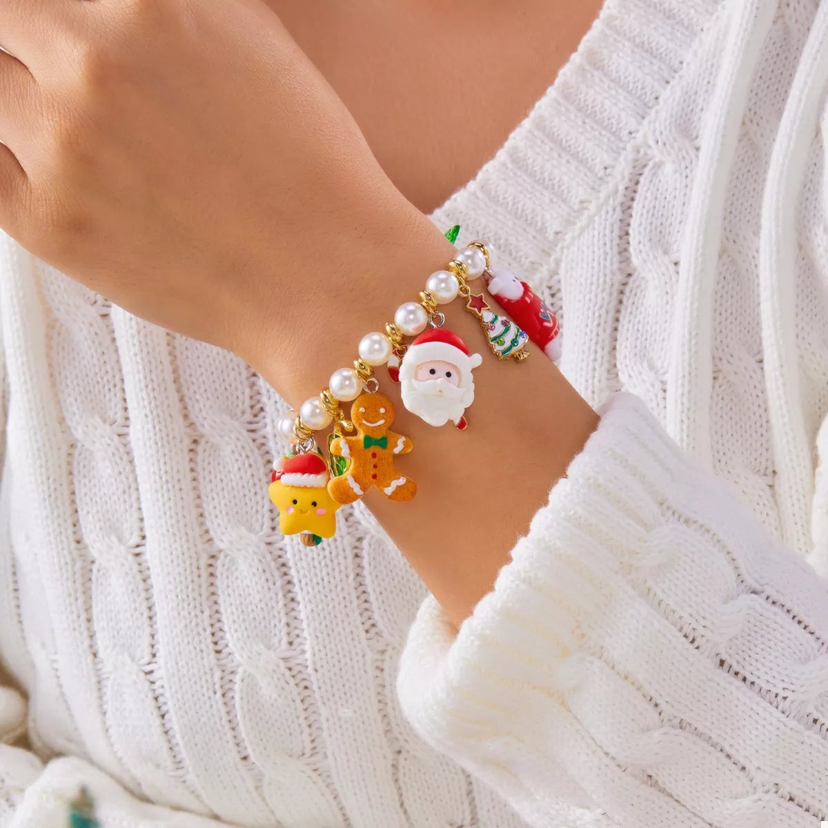 Christmas Charm Pearl Bracelet - n/a at Dealshubindia
