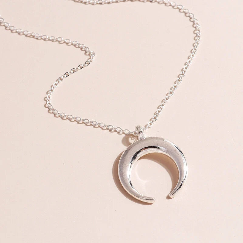 Trendy Horn Pendant Necklace Woman Teens Half Moon Crescent Charm Accessories