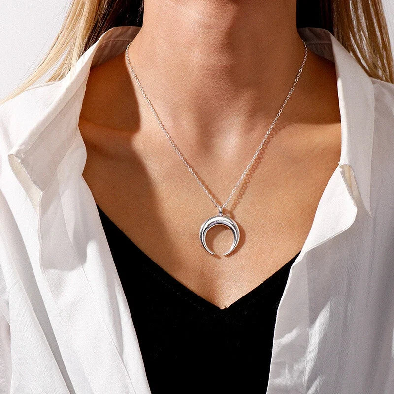 Trendy Horn Pendant Necklace Woman Teens Half Moon Crescent Charm Accessories