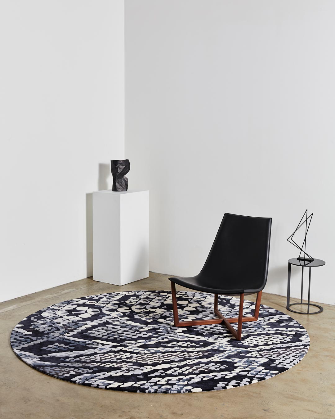 Hand Tufted Snakeskin Round Wool Rug | Black, Ivory & Grey | Styph by Rugfine
