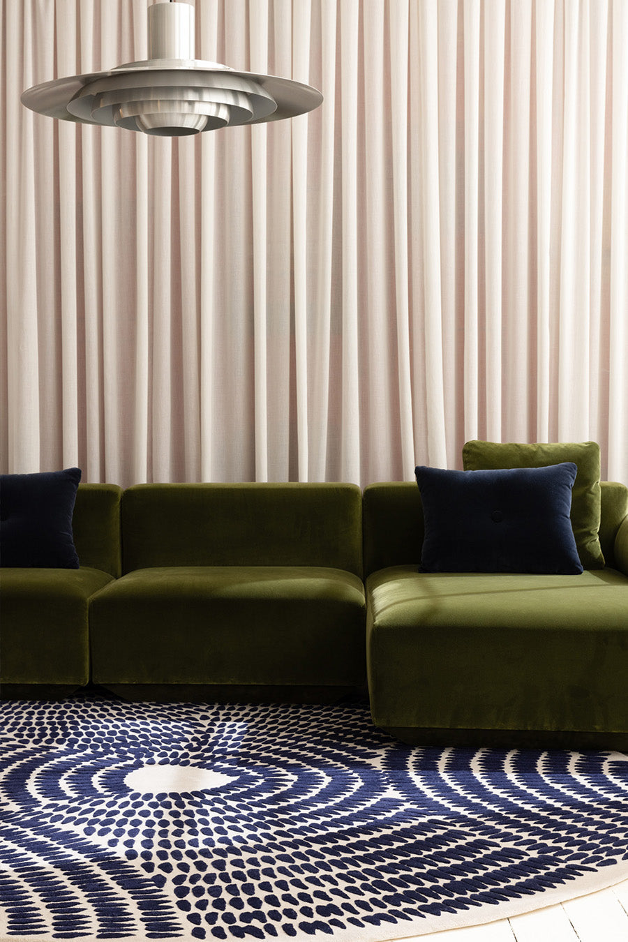 Hand Tufted Spiral Dash Round Wool Rug | Navy & Cream | Trangis by Rugfine